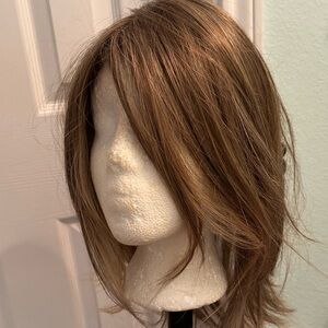 Stylish dark blonde wig (*topper*)